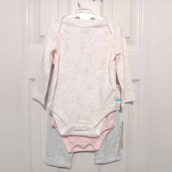 3pc Calvin Klein baby pink short & long sleeve bodysuitwith grey pants Size:3/6M - Picture 14 of 15